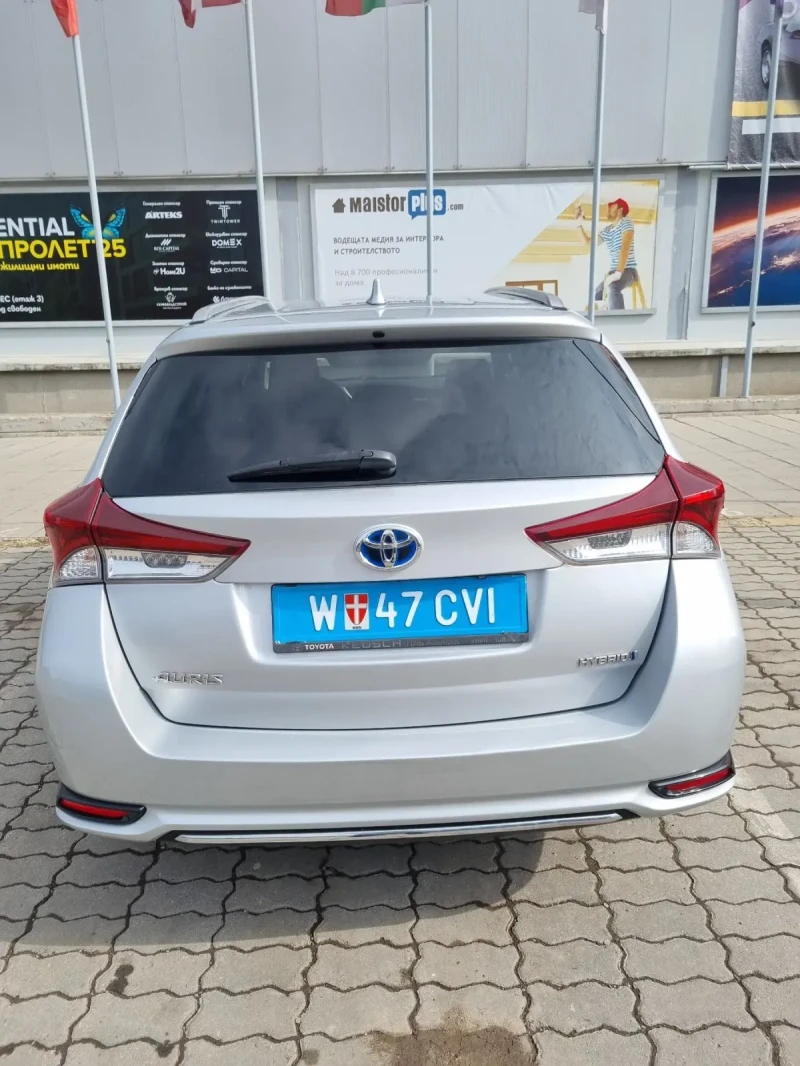 Toyota Auris Hybrid Sport, снимка 3 - Автомобили и джипове - 49313064