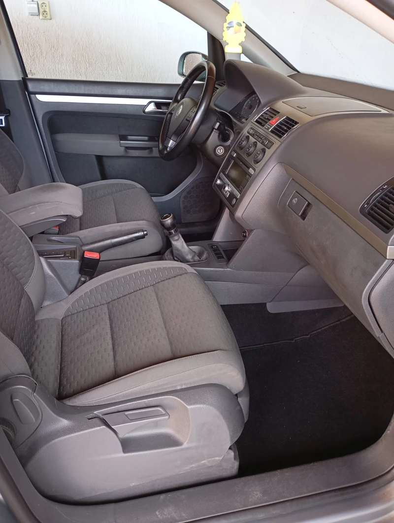 VW Touran, снимка 5 - Автомобили и джипове - 52328907