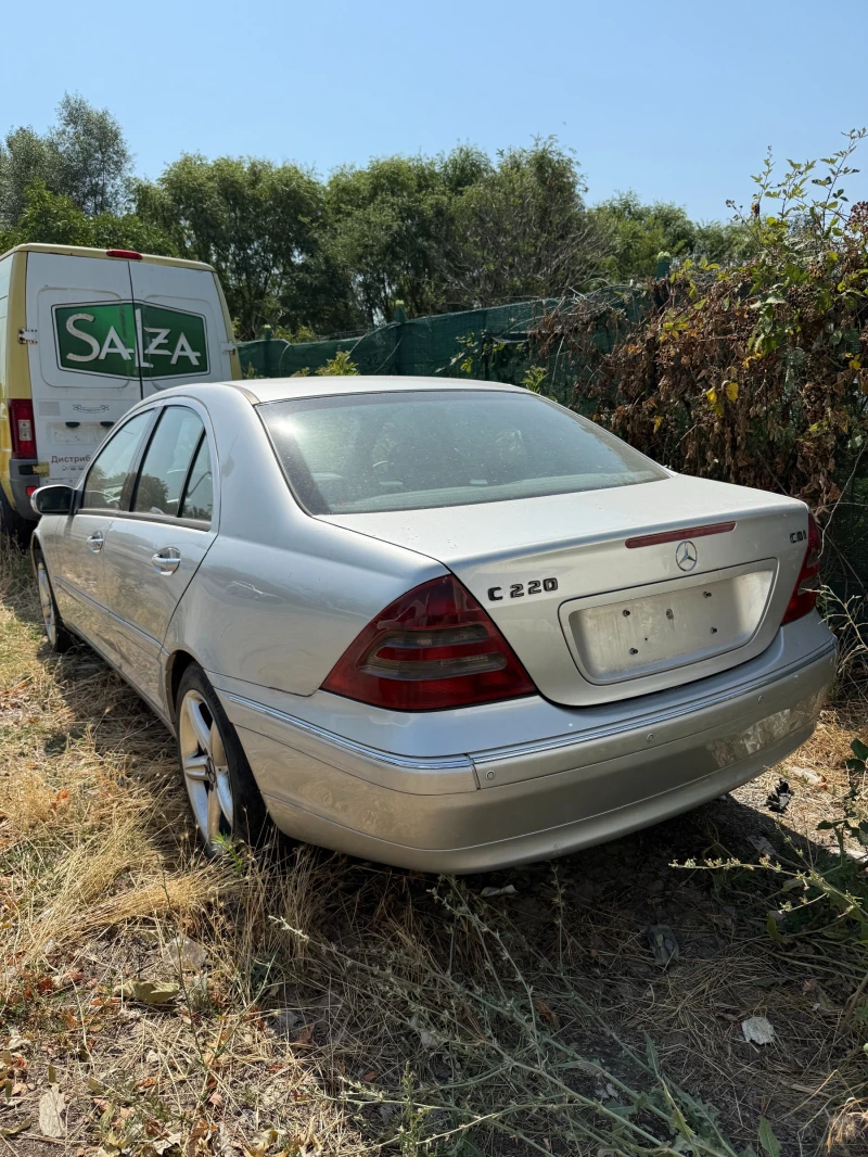 Mercedes-Benz C 220 CDi, снимка 3 - Автомобили и джипове - 51141608