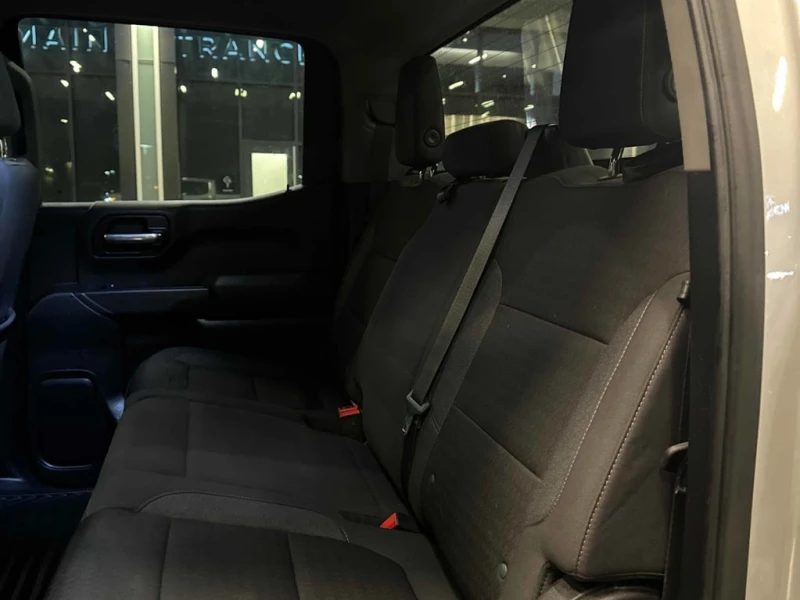 Chevrolet Silverado * LT * CARFAX * БЕЗ ПЪРВОНАЧАЛНА ВНОСКА, снимка 12 - Автомобили и джипове - 52972397