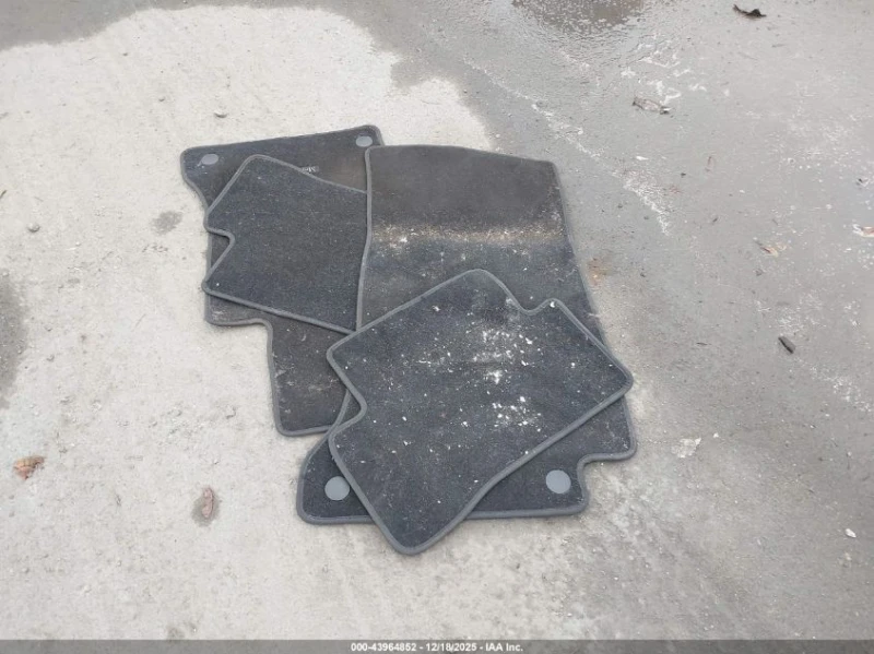 Mercedes-Benz C 300 2.0L I-4 DI, DOHC, VVT, TURBO, 255HP Rear Wheel, снимка 4 - Автомобили и джипове - 53428514