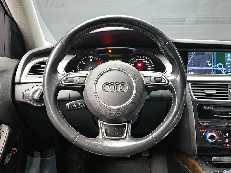 Audi A4 2.0 TDI, снимка 13 - Автомобили и джипове - 54143701