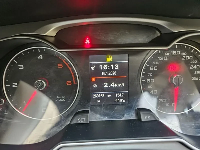 Audi A4 2.0 TDI, снимка 8 - Автомобили и джипове - 54143701