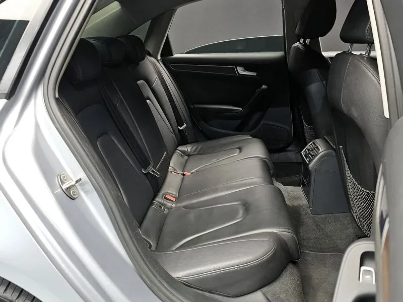 Audi A4 2.0 TDI, снимка 12 - Автомобили и джипове - 54143701