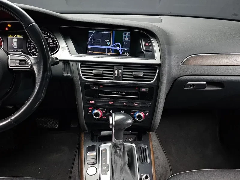 Audi A4 2.0 TDI, снимка 14 - Автомобили и джипове - 54143701