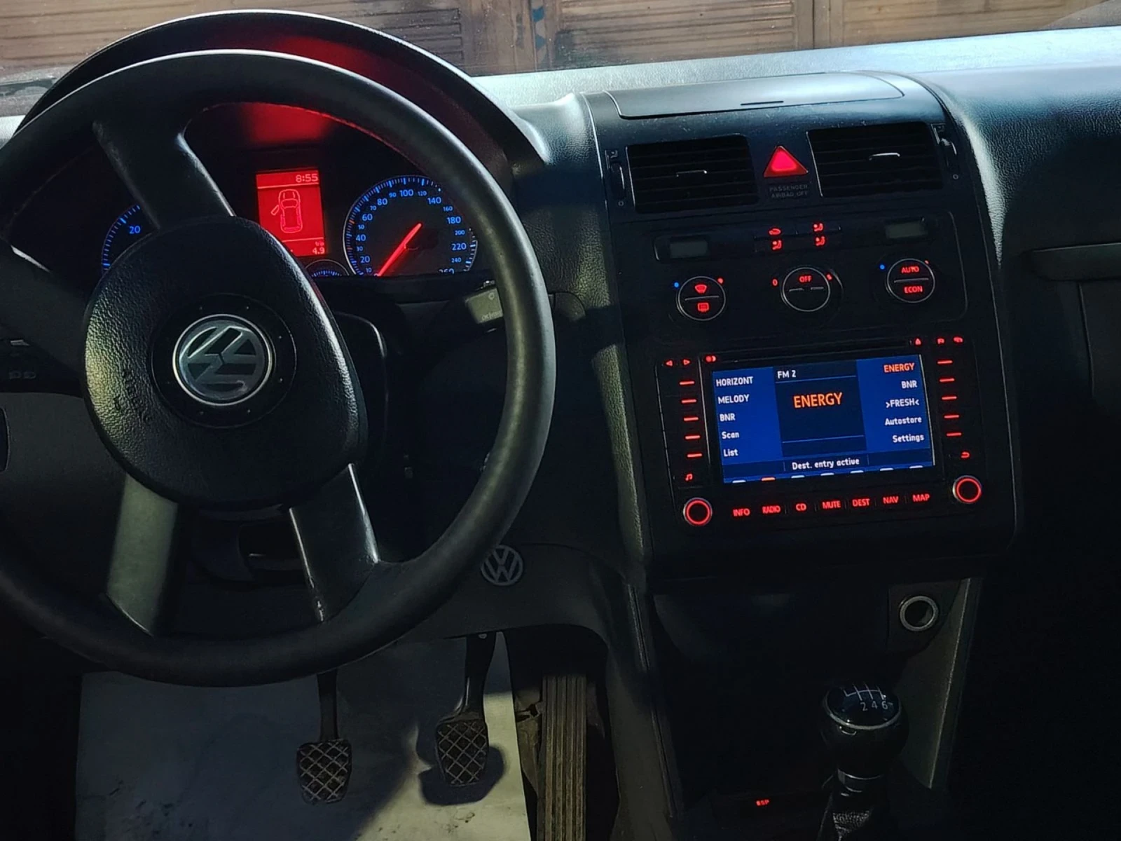 VW Touran 2.0TDI , 6ст.кутия, снимка 7 - Автомобили и джипове - 53655022