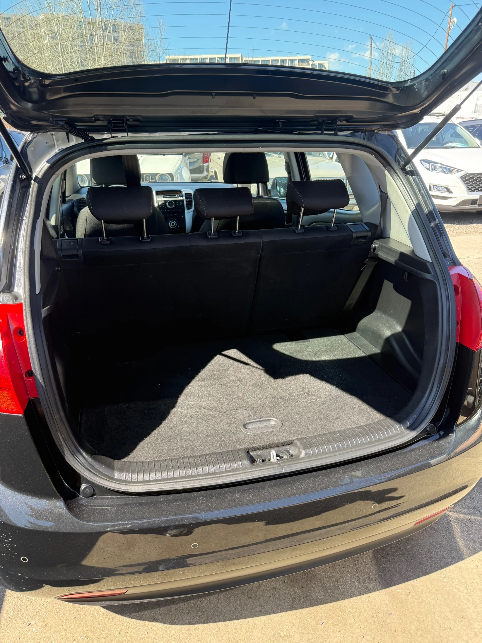 Kia Venga, снимка 8 - Автомобили и джипове - 54142729