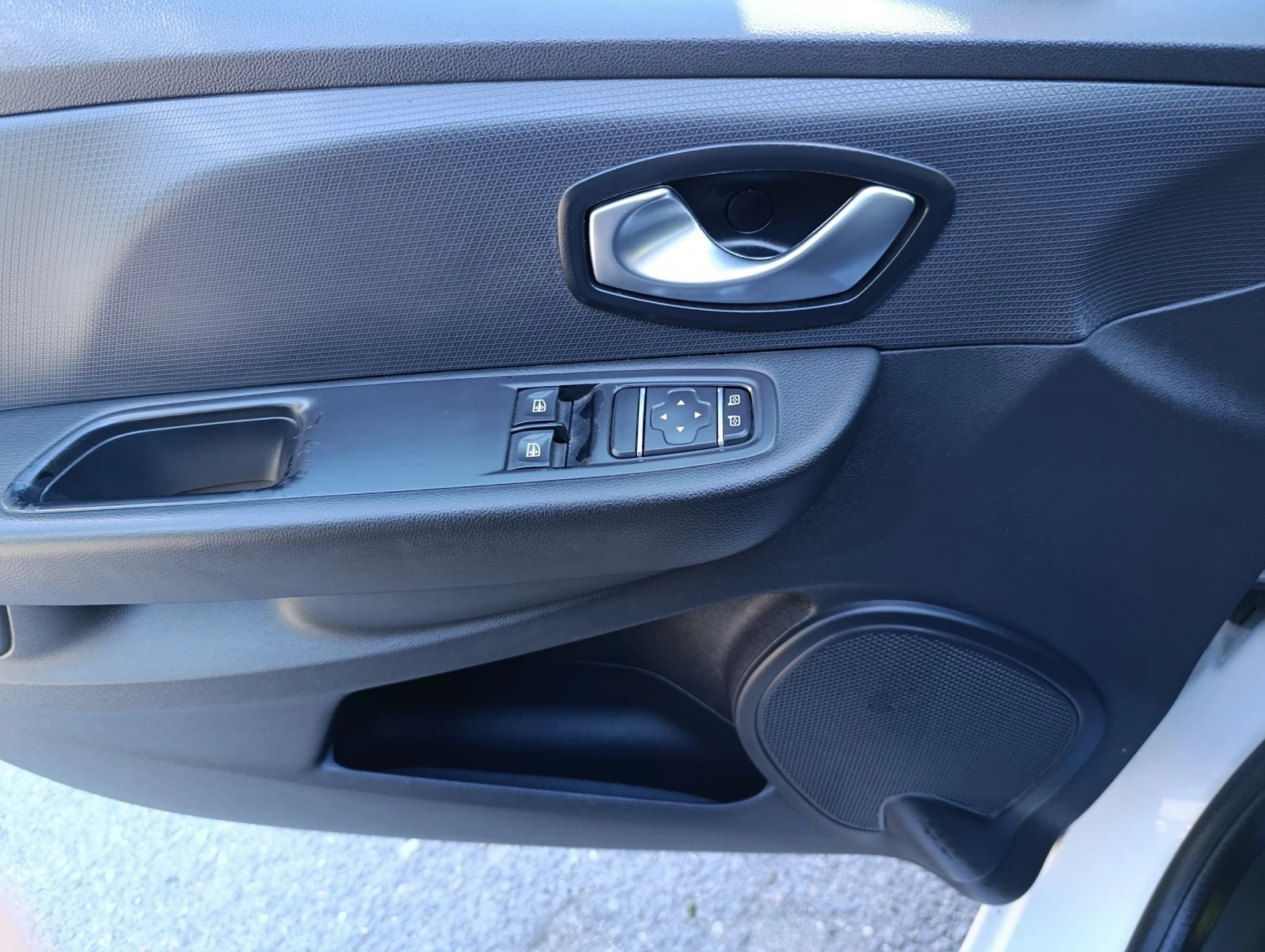 Renault Clio Grandtour 1.5 dCi  Закупен от БГ, снимка 12 - Автомобили и джипове - 54425559
