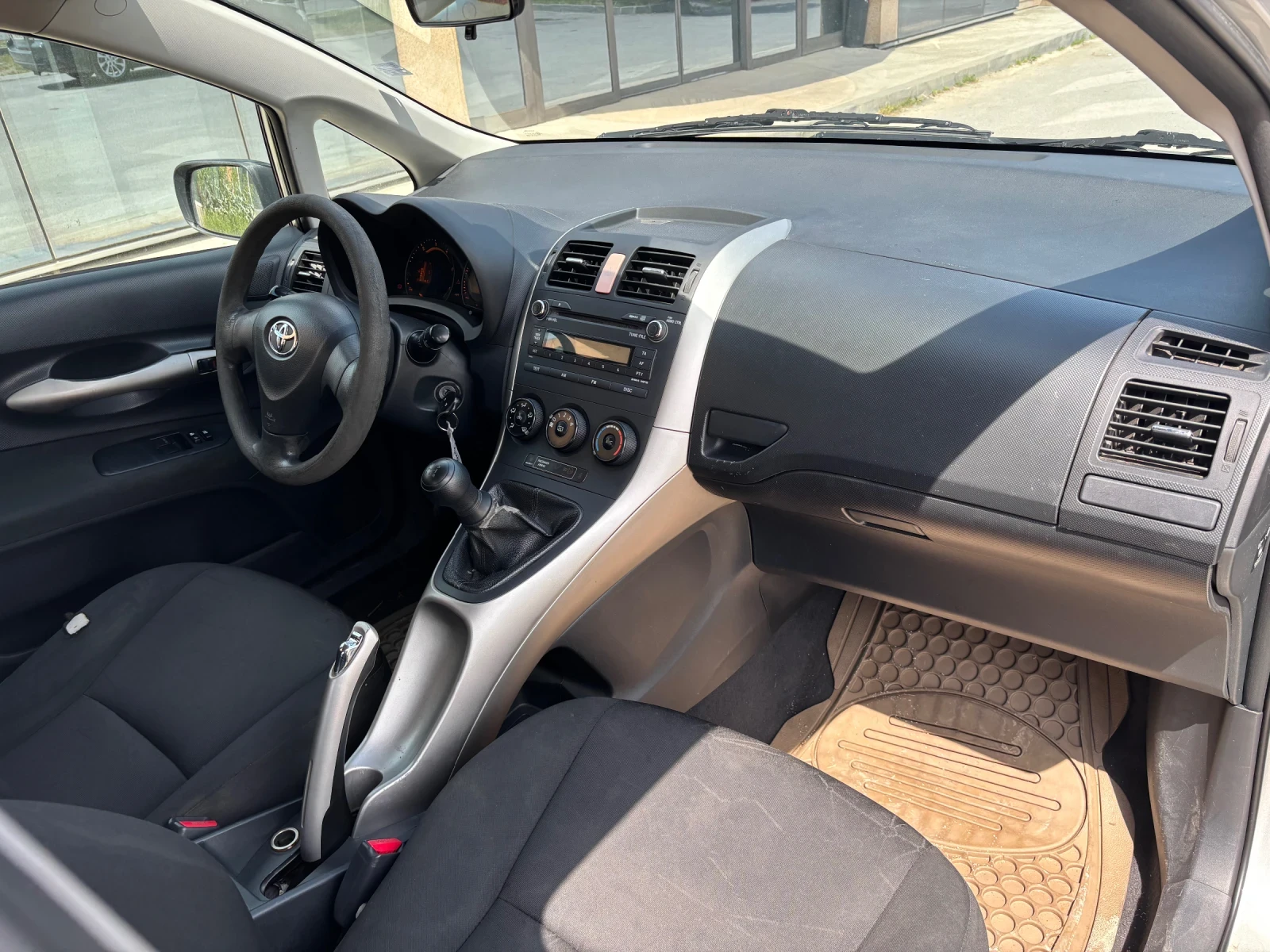Toyota Auris, снимка 4 - Автомобили и джипове - 54495420