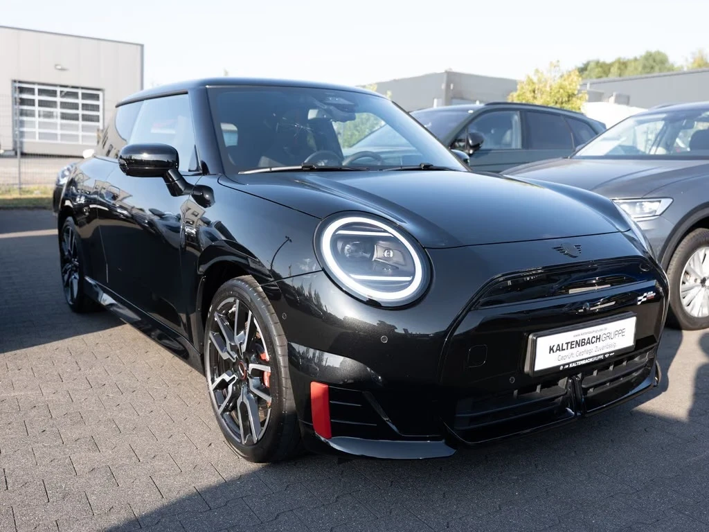 Mini Cooper 49 kWh John Cooper Works Trim L, снимка 3 - Автомобили и джипове - 56277958