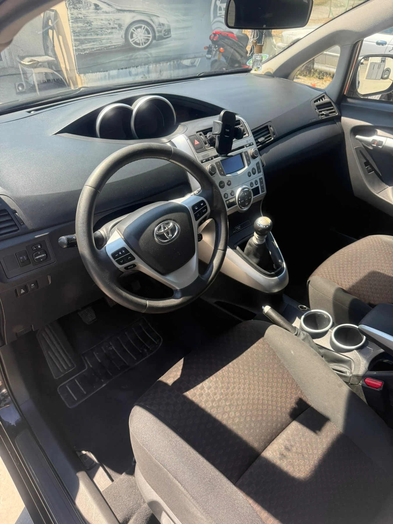 Toyota Corolla verso 2.0 D4D, снимка 7 - Автомобили и джипове - 54610788