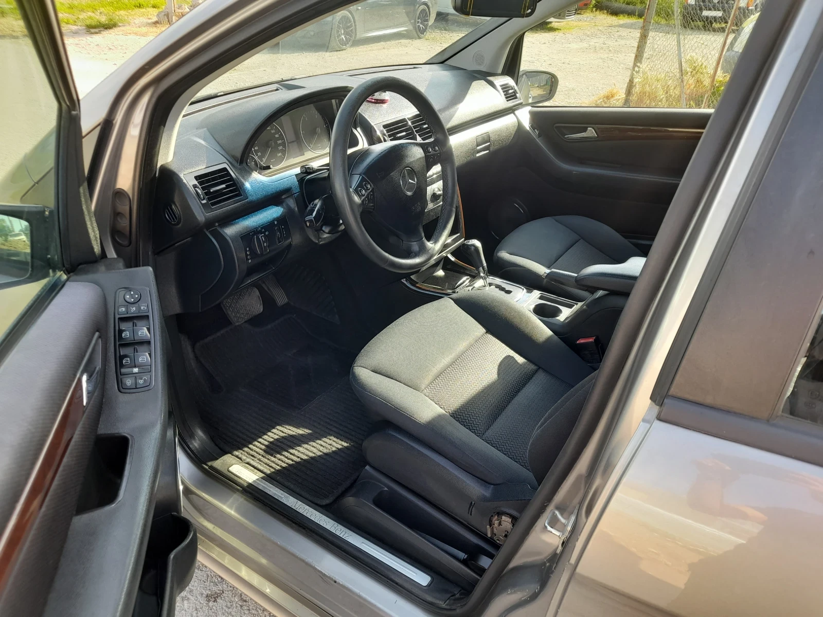 Mercedes-Benz A 180, снимка 5 - Автомобили и джипове - 54620753