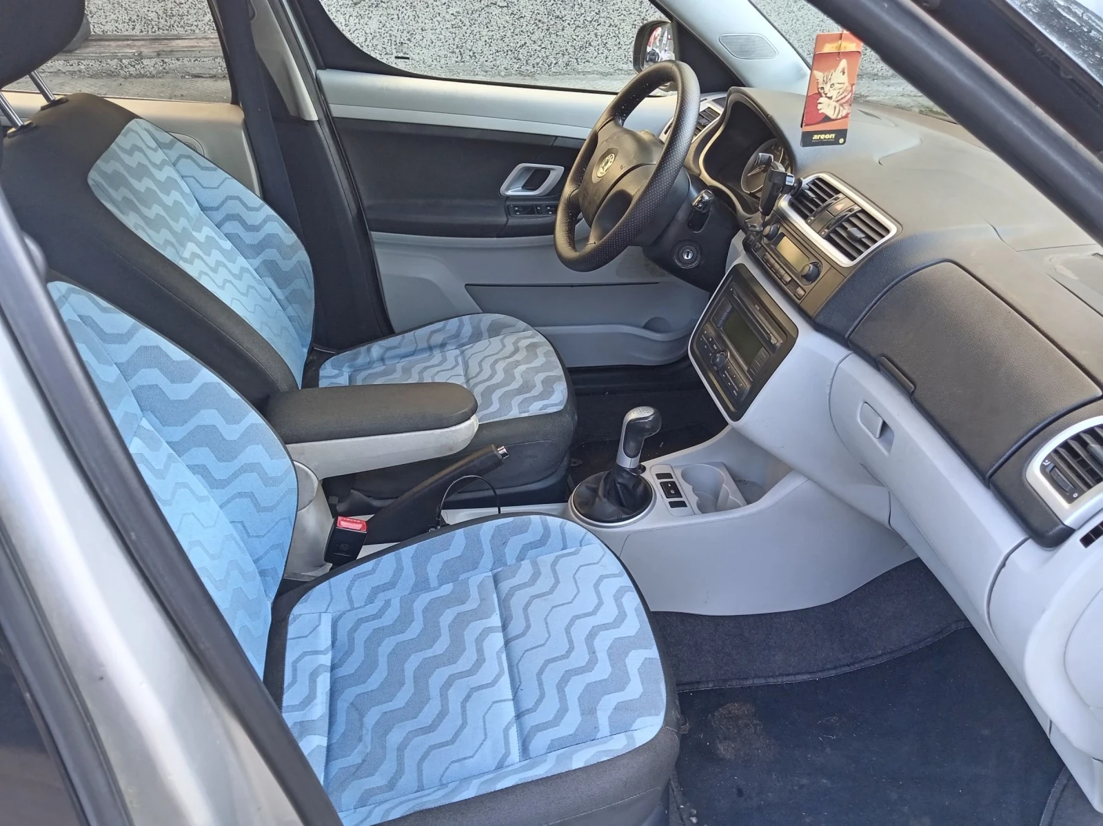 Skoda Roomster 1.6 16v Газ/Бензин , снимка 9 - Автомобили и джипове - 54814454