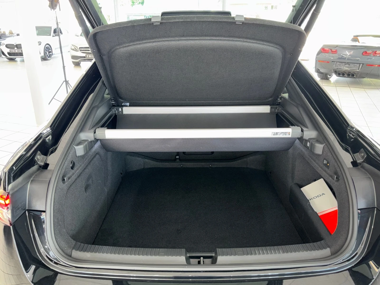 Skoda Superb 2.0 TDI 4x4 SPORTLINE CAMERA MATRIX-LED , снимка 15 - Автомобили и джипове - 55629237