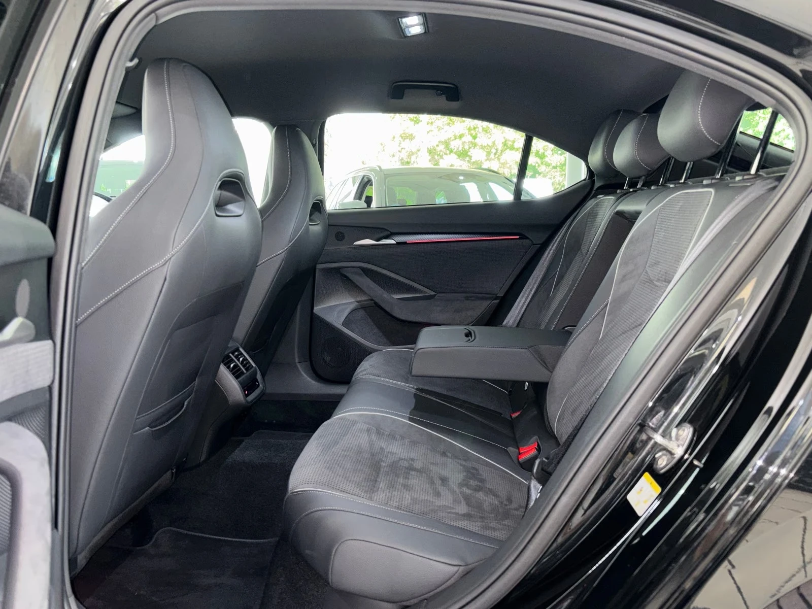 Skoda Superb 2.0 TDI 4x4 SPORTLINE CAMERA MATRIX-LED , снимка 11 - Автомобили и джипове - 55629237