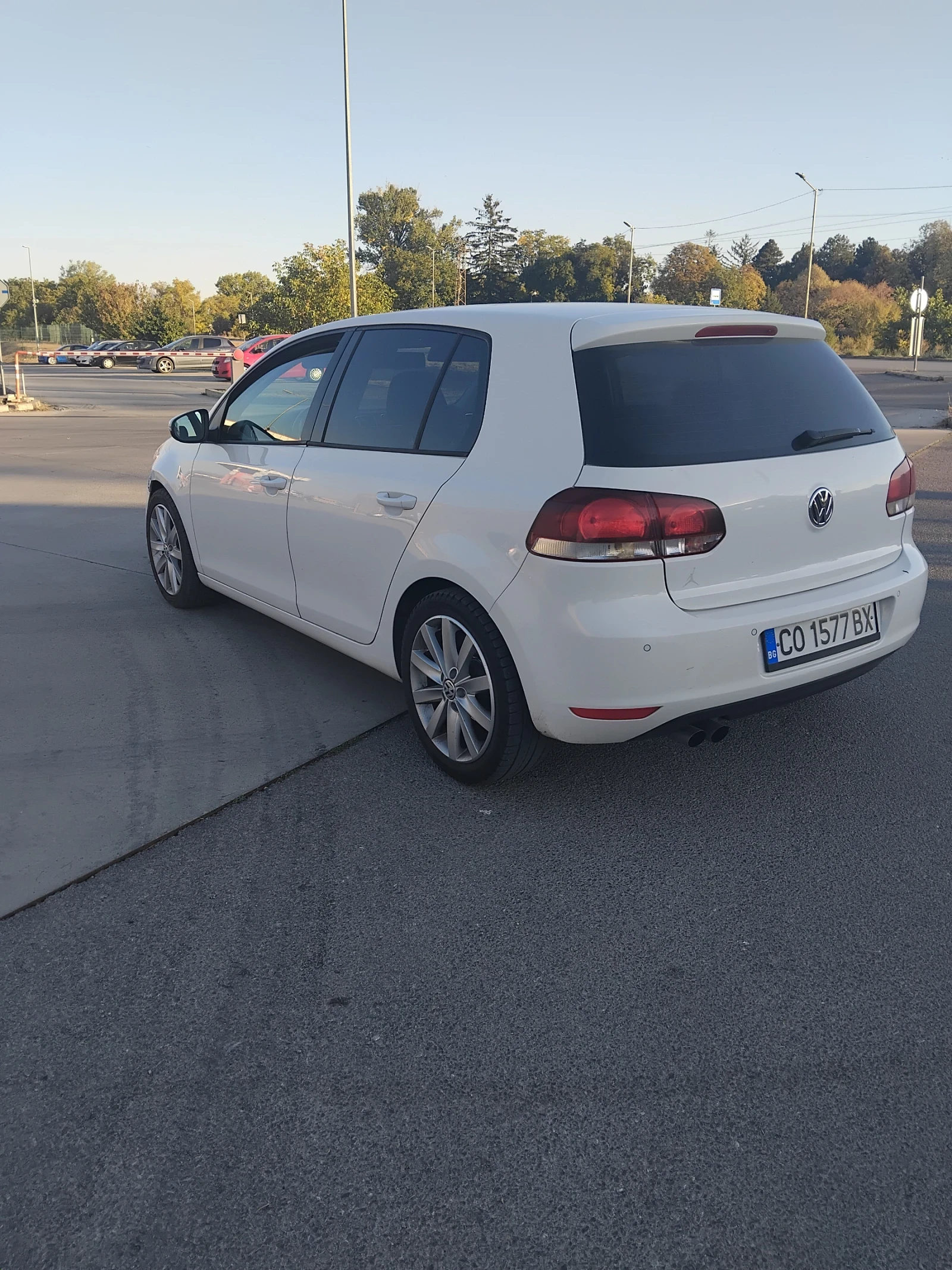 VW Golf, снимка 4 - Автомобили и джипове - 56376903