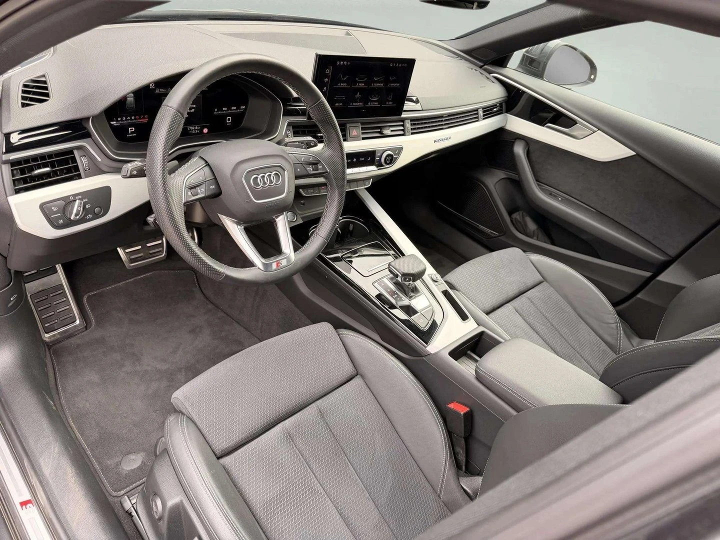 Audi A4, снимка 8 - Автомобили и джипове - 56536223