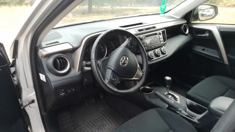 Toyota Rav4 4х4 Автоматик ШВЕЙЦАРИЯ, снимка 4 - Автомобили и джипове - 47012963