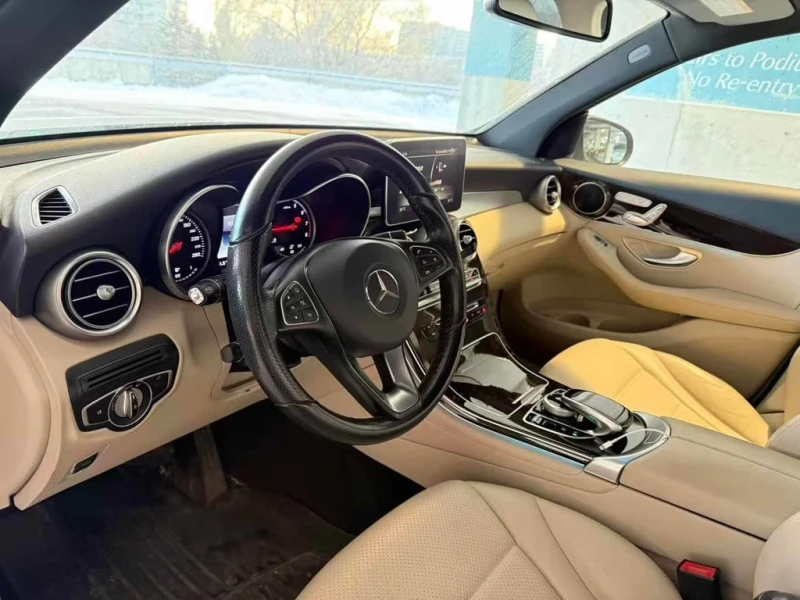 Mercedes-Benz GLC 300 * CARFAX * ЦЕНА ДО БГ, снимка 5 - Автомобили и джипове - 52724143