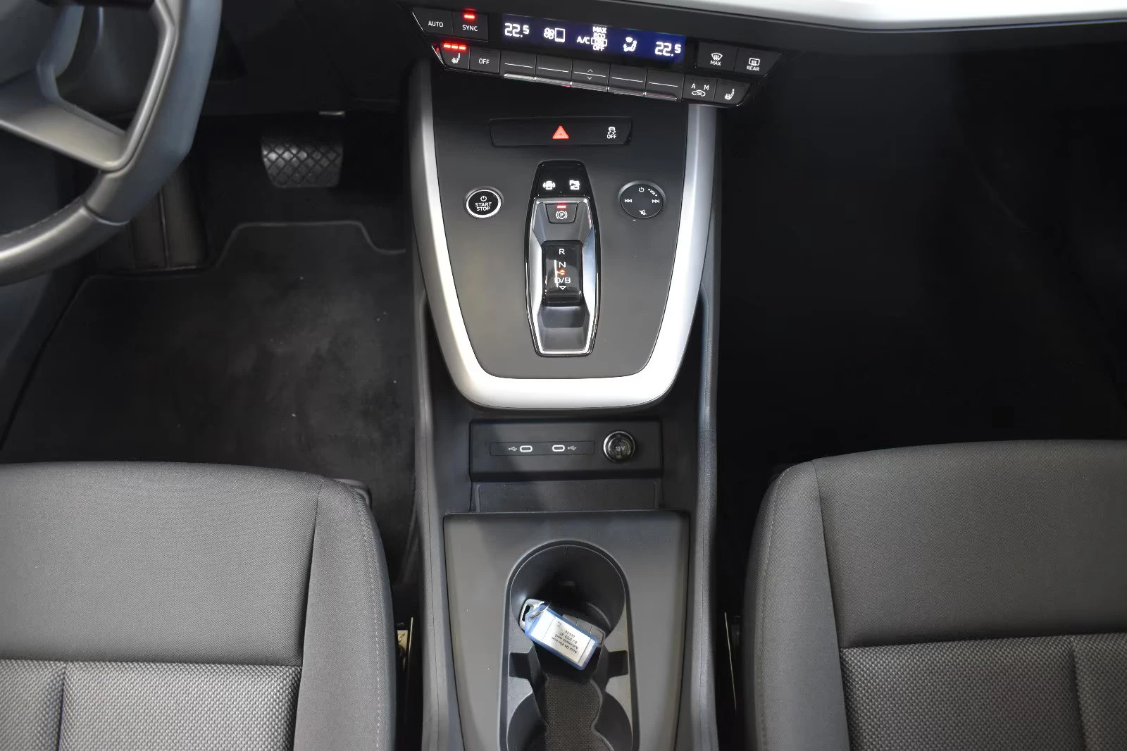 Audi Q4 40e-TRON/204HP/CAM/LED/NAVI/ACC/CPLAY/DIGI/917g, снимка 14 - Автомобили и джипове - 53815787