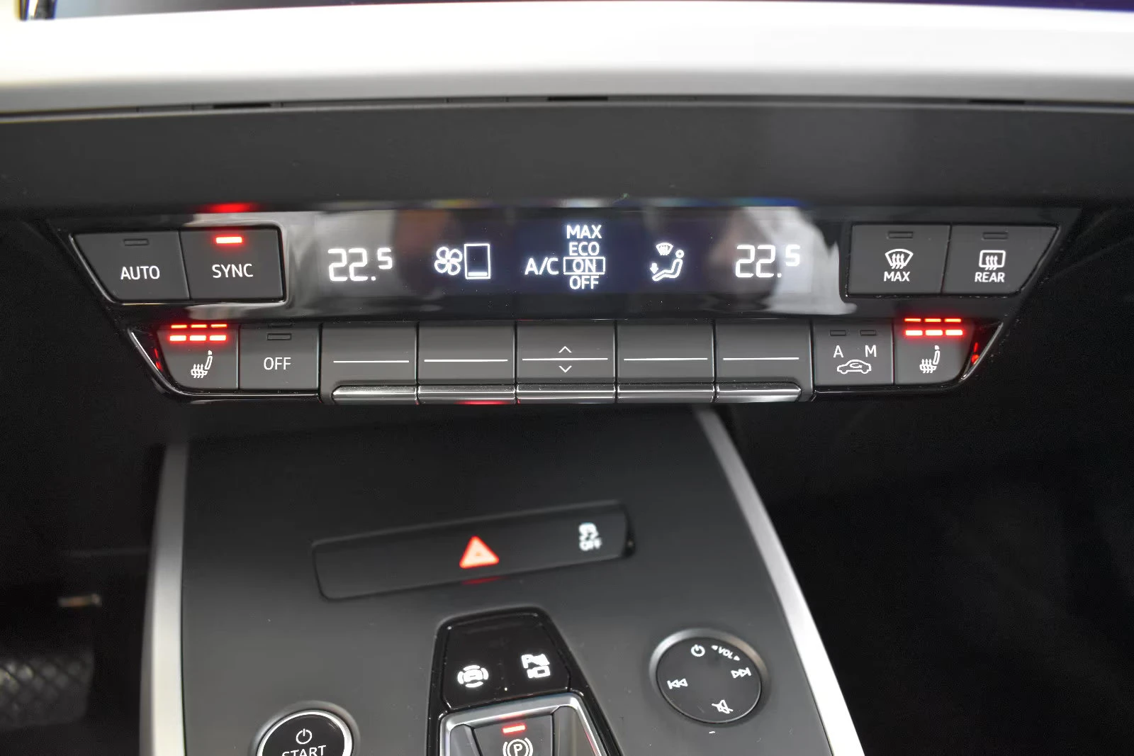 Audi Q4 40e-TRON/204HP/CAM/LED/NAVI/ACC/CPLAY/DIGI/917g, снимка 13 - Автомобили и джипове - 53815787