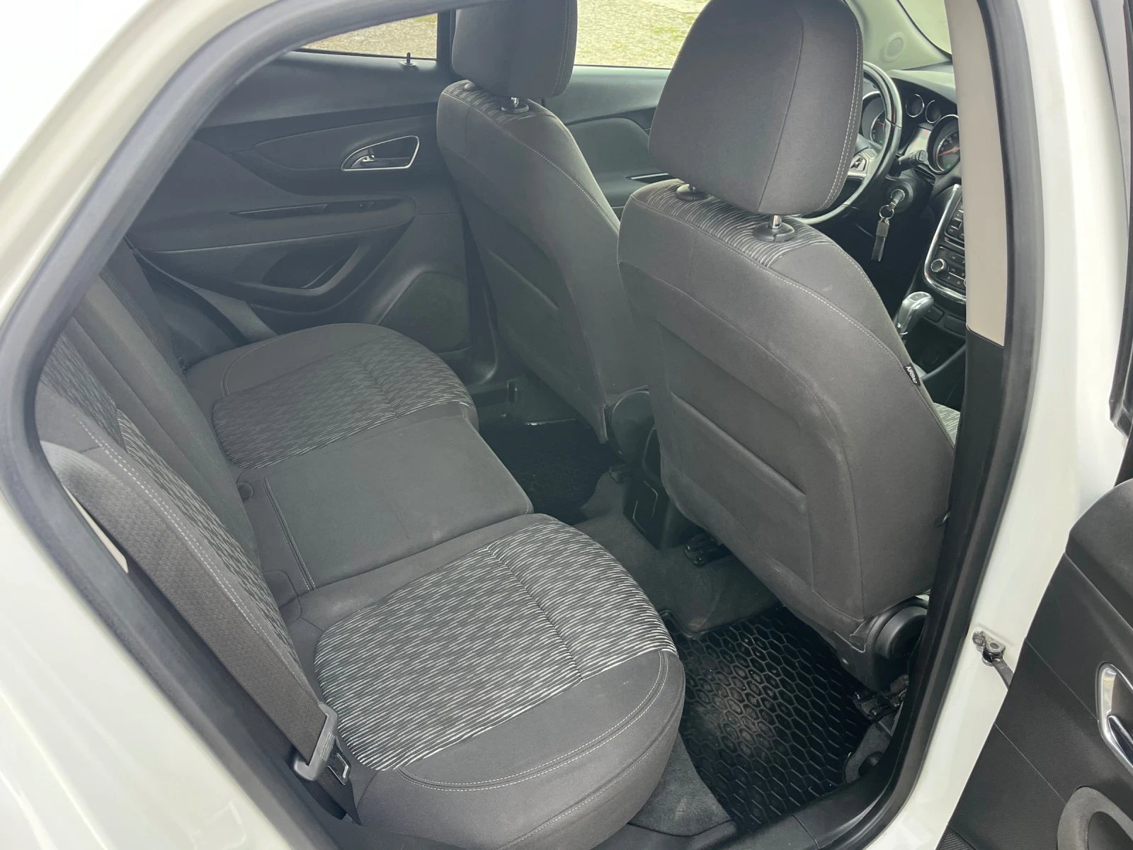 Opel Mokka 1.7CDTI.Avtomatik.Top.Собствен лизинг!!!!, снимка 12 - Автомобили и джипове - 53916972