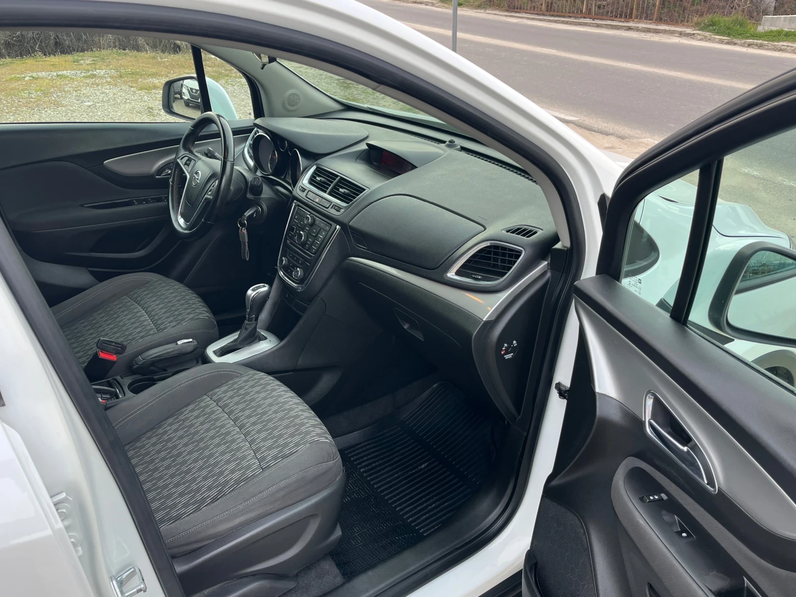 Opel Mokka 1.7CDTI.Avtomatik.Top.Собствен лизинг!!!!, снимка 11 - Автомобили и джипове - 53916972