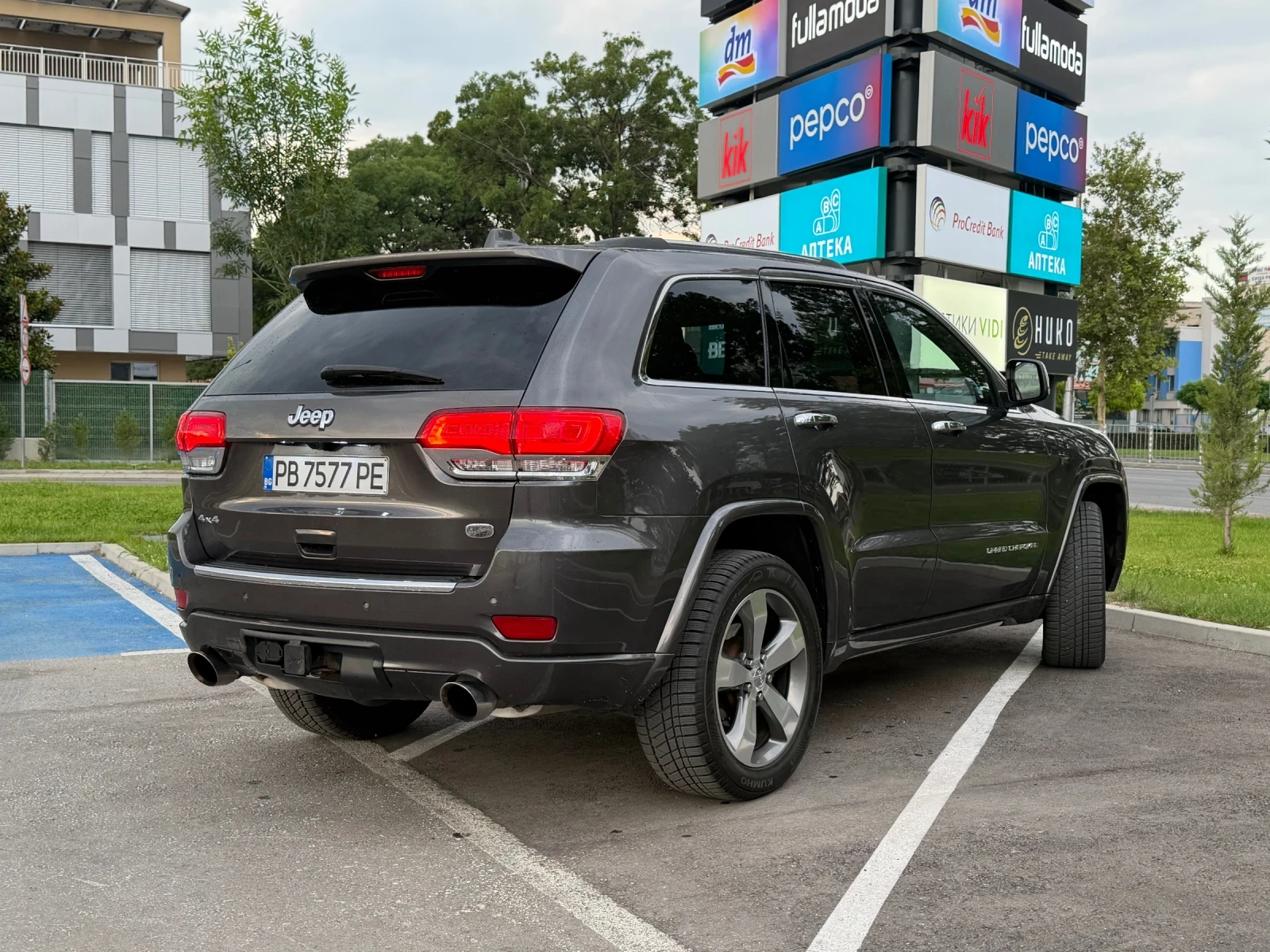 Jeep Grand cherokee 5.7 HEMI Overland, снимка 3 - Автомобили и джипове - 55636216