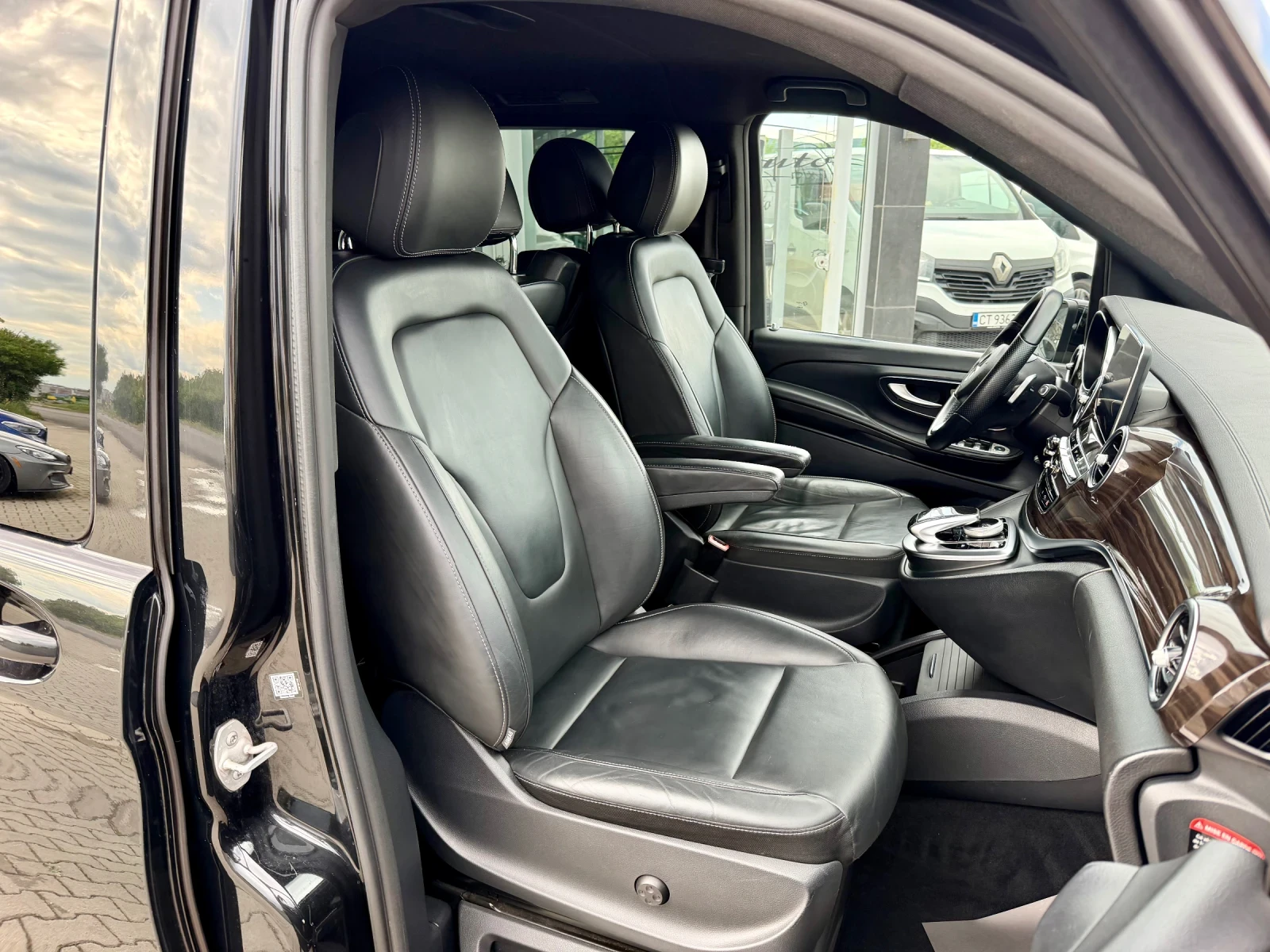 Mercedes-Benz V 250 EXTRALONG#EXCLUSIVE#CAMERA#MEMORY#AMBIENT#2019г, снимка 11 - Бусове и автобуси - 54648025
