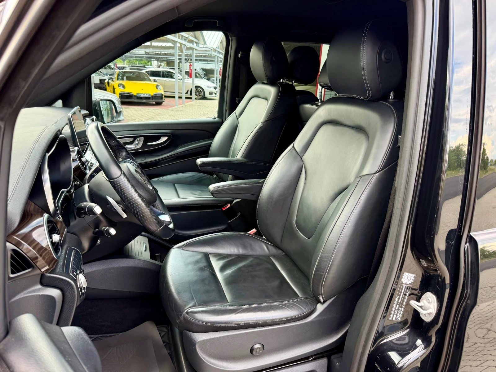 Mercedes-Benz V 250 EXTRALONG#EXCLUSIVE#CAMERA#MEMORY#AMBIENT#2019г, снимка 10 - Бусове и автобуси - 54648025