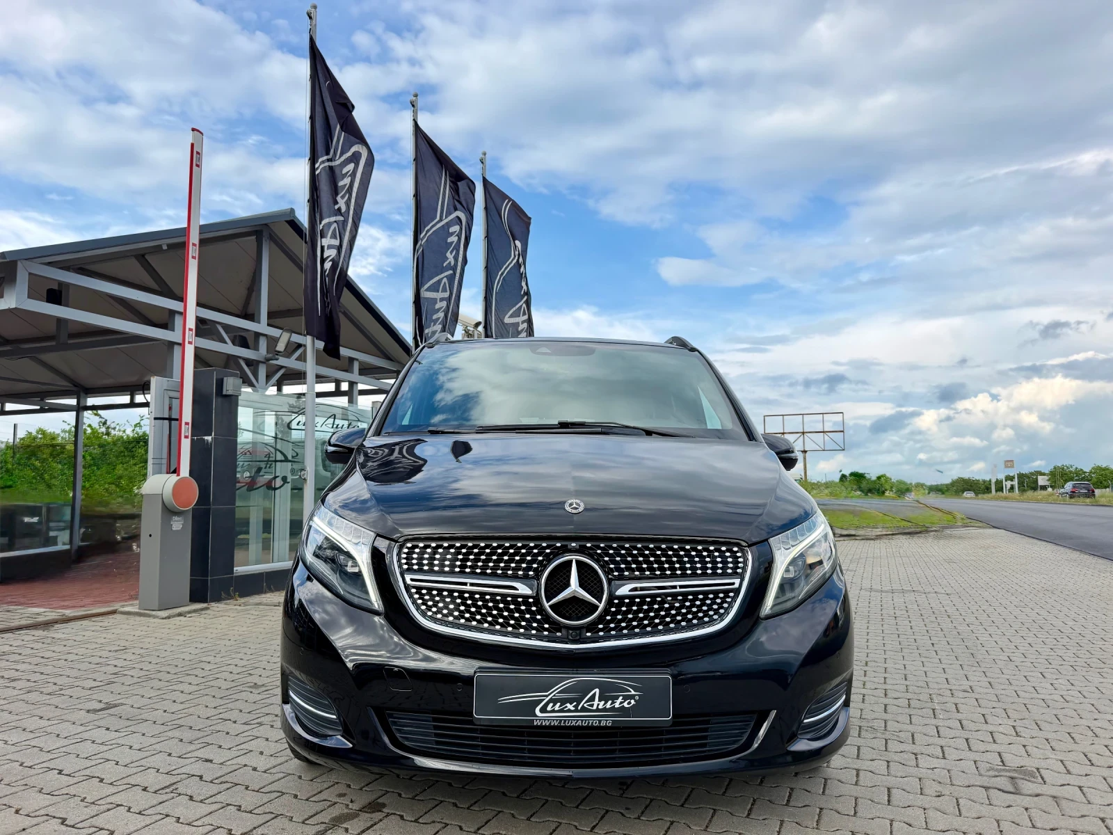 Mercedes-Benz V 250 EXTRALONG#EXCLUSIVE#CAMERA#MEMORY#AMBIENT#2019г, снимка 3 - Бусове и автобуси - 54648025