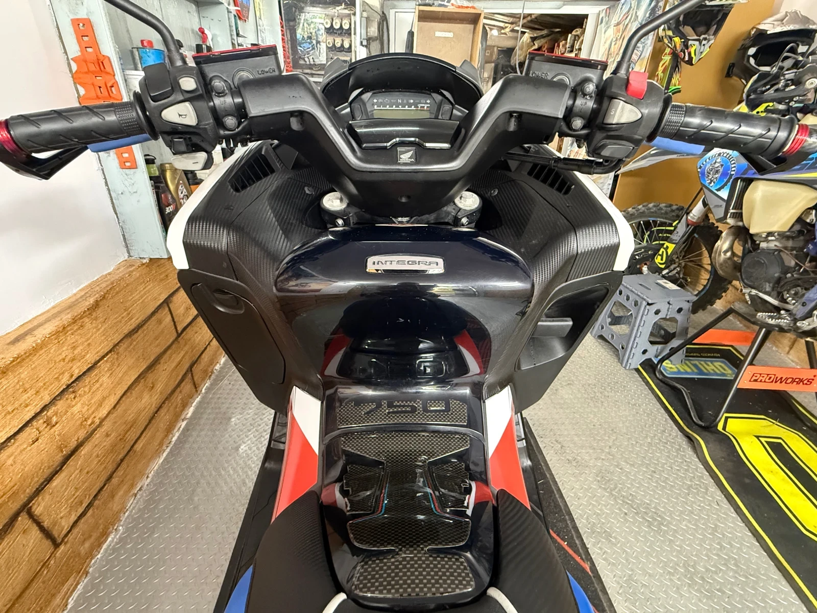 Honda Integra !!!750i!!! TOP !!! ACRAPOVIC !!!, снимка 12 - Мотоциклети и мототехника - 54459376