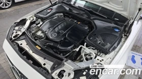 Mercedes-Benz E 220 4MATIC AMG Line, снимка 15