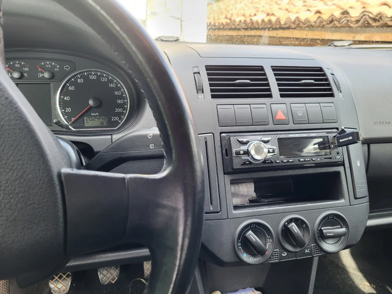 VW Polo, снимка 6 - Автомобили и джипове - 47175709