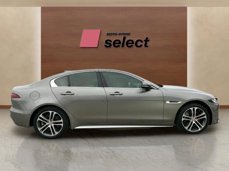 Jaguar XE 2.0 i, снимка 3 - Автомобили и джипове - 48287947