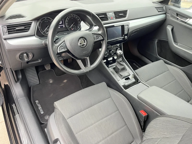 Skoda Superb 2.0 TDI, снимка 9 - Автомобили и джипове - 49092282