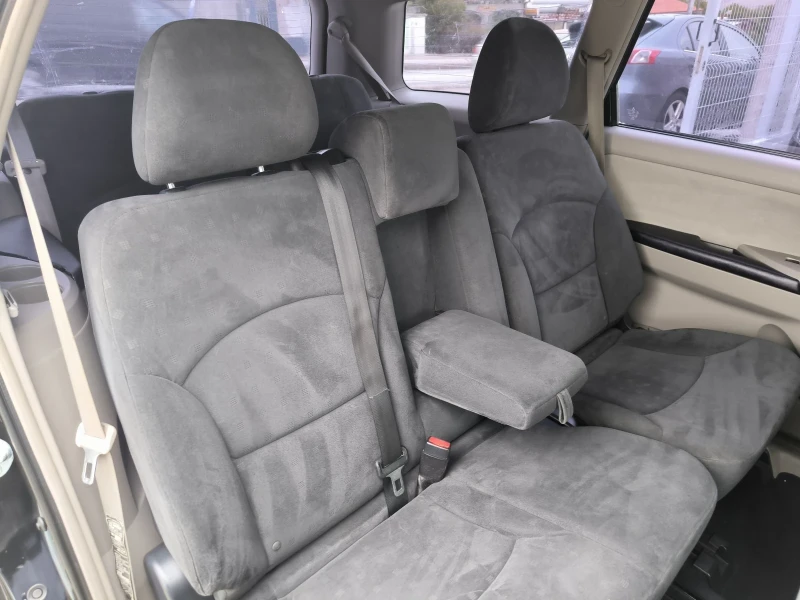 Mitsubishi Grandis 2.4i, снимка 11 - Автомобили и джипове - 51999624