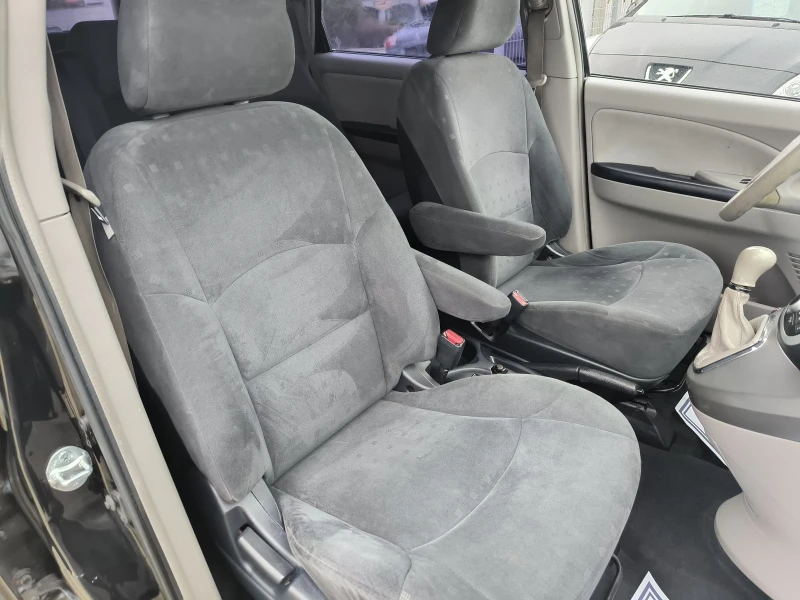 Mitsubishi Grandis 2.4i, снимка 8 - Автомобили и джипове - 51999624