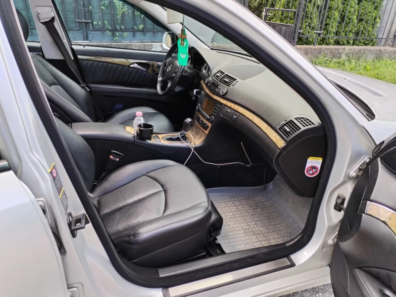 Mercedes-Benz E 320, снимка 4 - Автомобили и джипове - 53036812