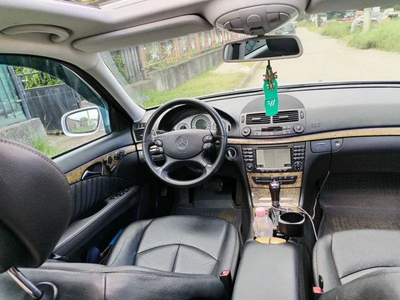 Mercedes-Benz E 320, снимка 3 - Автомобили и джипове - 53036812