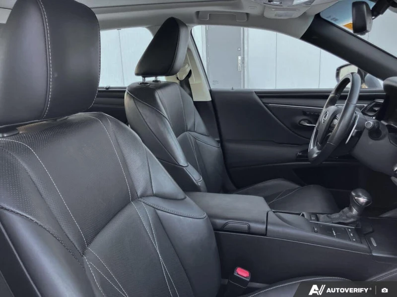 Lexus ES 350 Ultra Luxury * CARFAX * АвтоКредит * (ЦЕНА ДО БГ), снимка 13 - Автомобили и джипове - 53541229