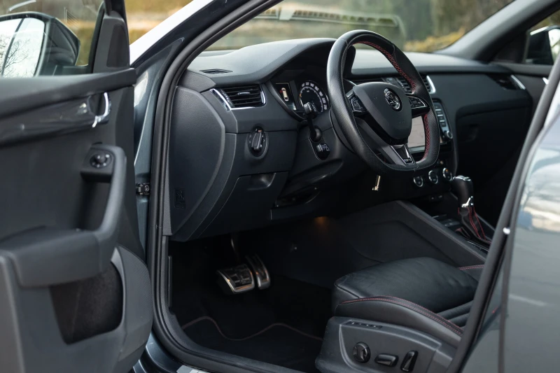Skoda Octavia 2.0 WRS 4X4 Панорама Уникат, снимка 12 - Автомобили и джипове - 53599601