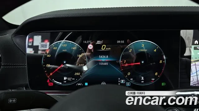 Mercedes-Benz E 220 4MATIC AMG Line, снимка 7 - Автомобили и джипове - 54459252