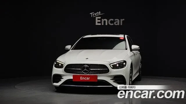 Mercedes-Benz E 220 4MATIC AMG Line, снимка 2 - Автомобили и джипове - 54459252