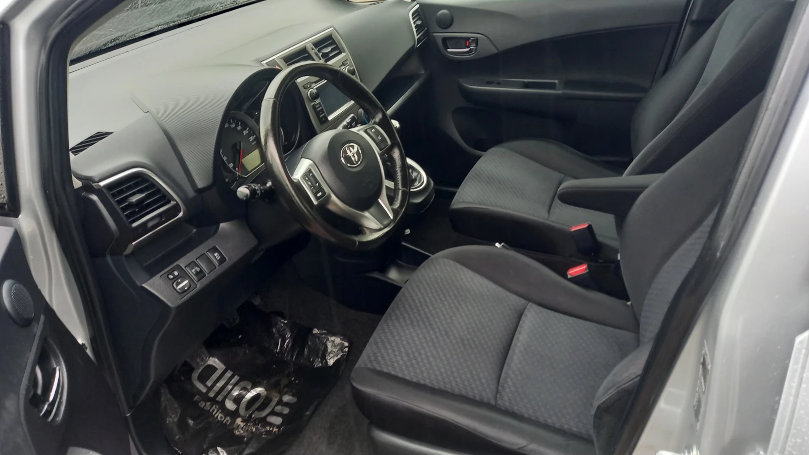 Toyota Verso S 1.3VVTI- Navigaciq, Kamera , Evro5 - изображение 4