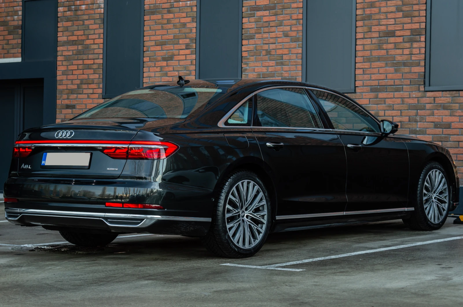 Audi A8  A8 L 55 TFSI V6 - изображение 4