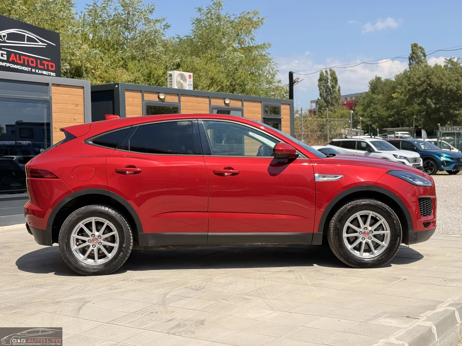Jaguar E-pace 2.0/150HP/PANO/NAVI/LED/DIGITAL/CAM - изображение 5