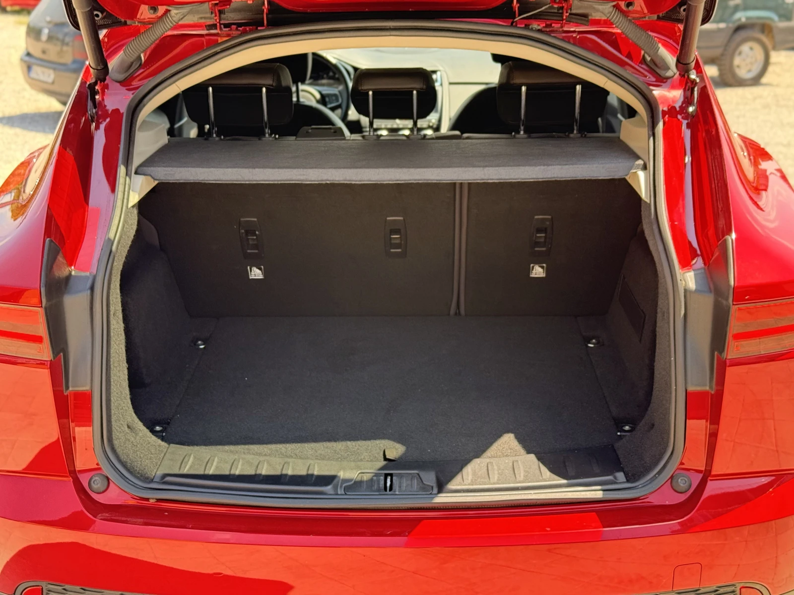 Jaguar E-pace 2.0/150HP/PANO/NAVI/LED/DIGITAL/CAM - изображение 7