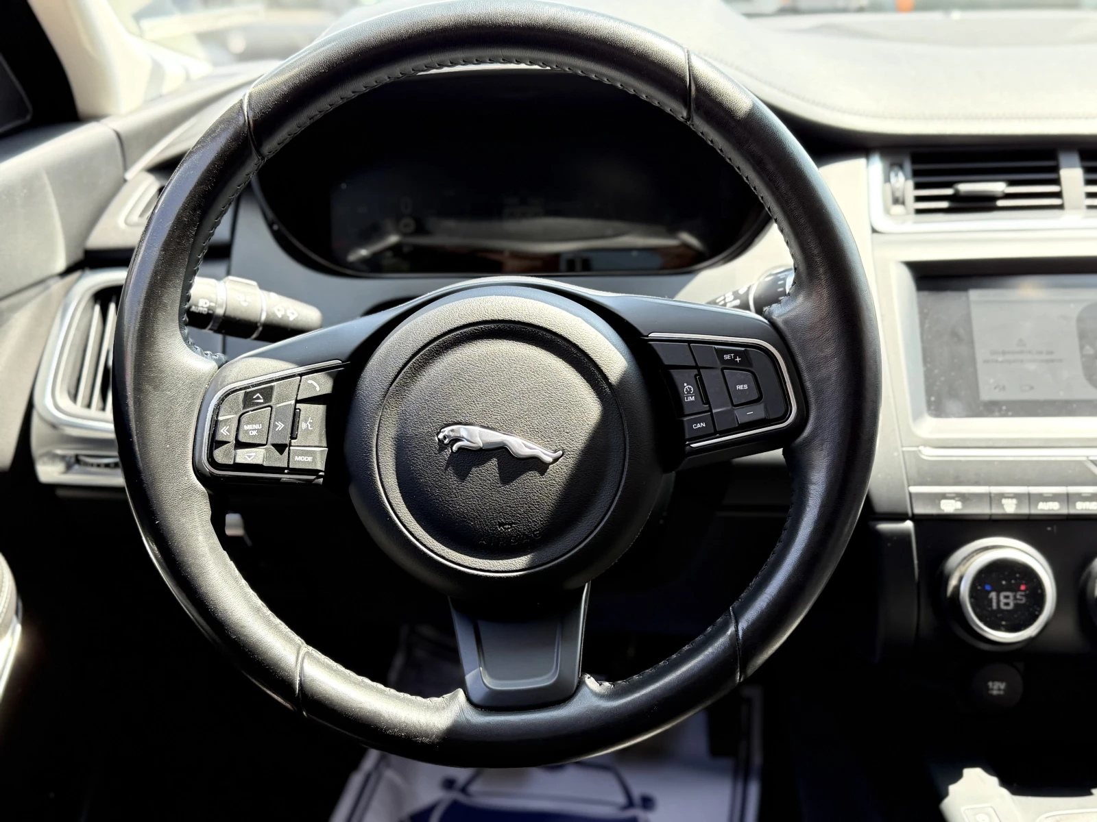 Jaguar E-pace 2.0/150HP/PANO/NAVI/LED/DIGITAL/CAM - изображение 9
