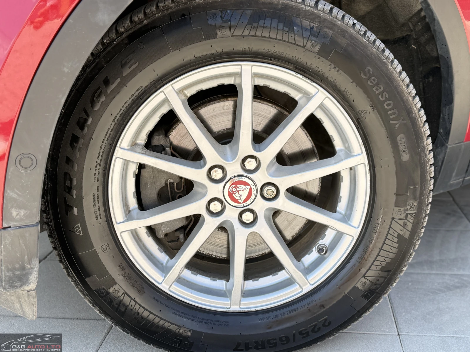 Jaguar E-pace 2.0/150HP/PANO/NAVI/LED/DIGITAL/CAM - изображение 8